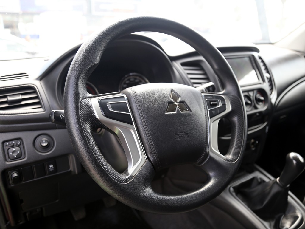 Mitsubishi L200 Katana 2.4 4x4 Mt año 2023