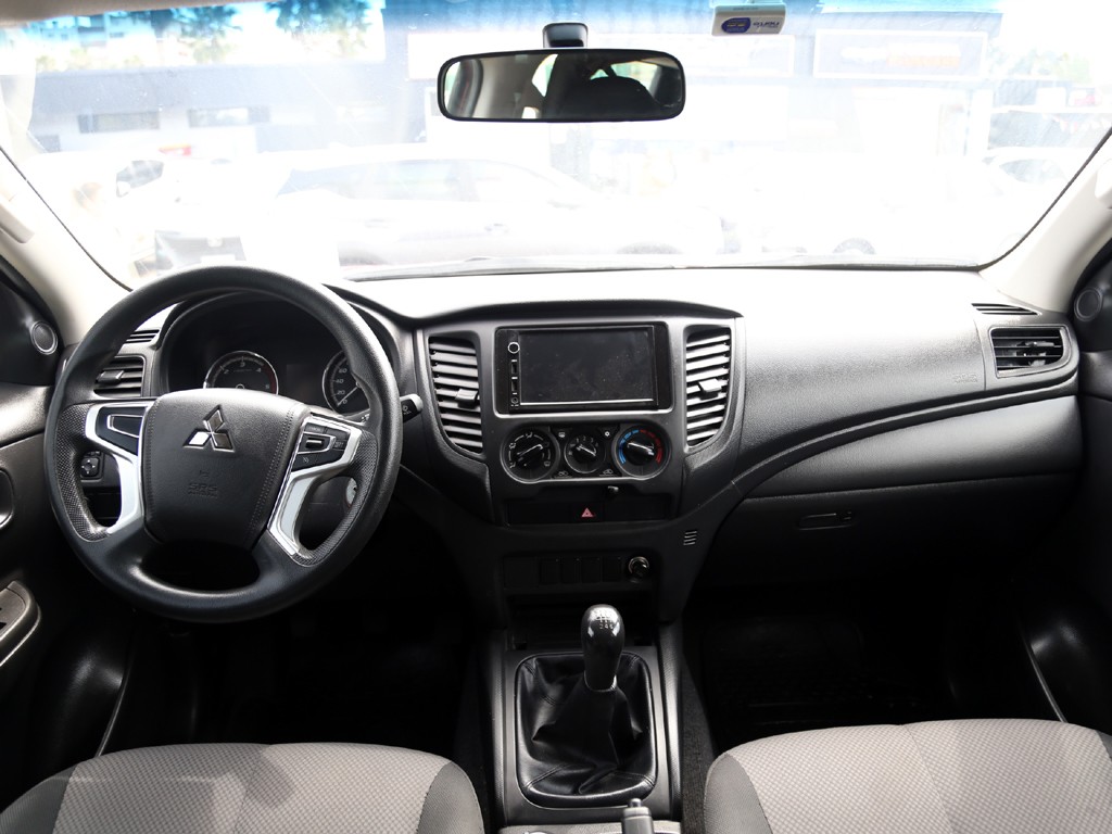 Mitsubishi L200 Katana 2.4 4x4 Mt año 2023