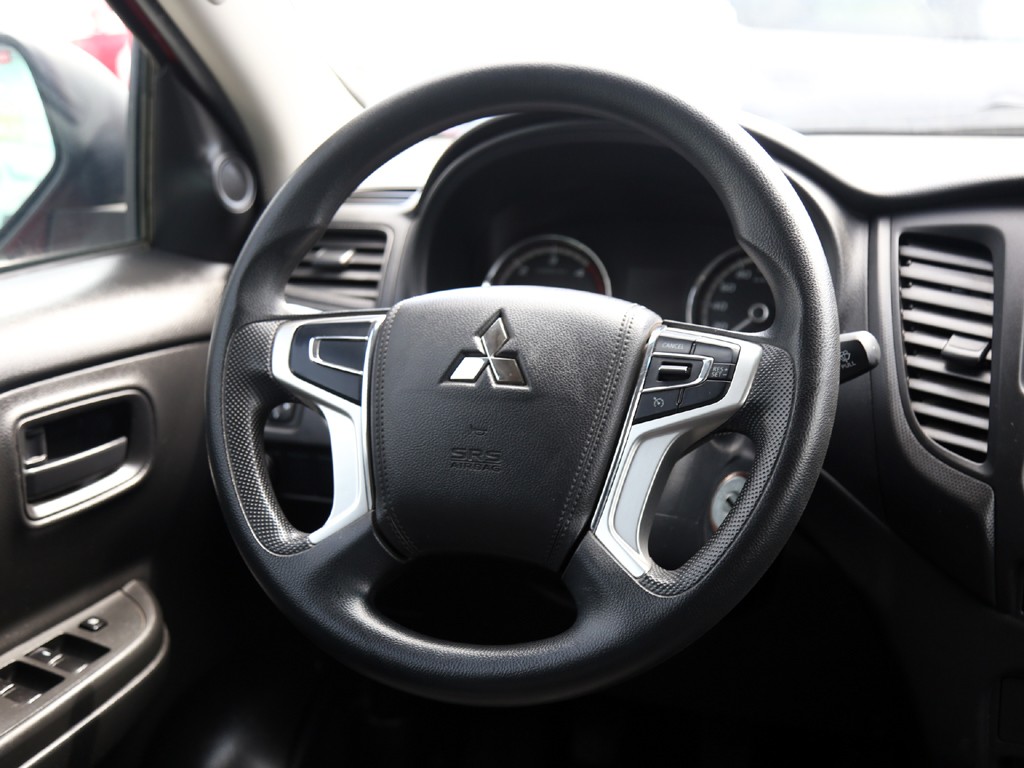 Mitsubishi L200 Katana 2.4 4x4 Mt año 2023