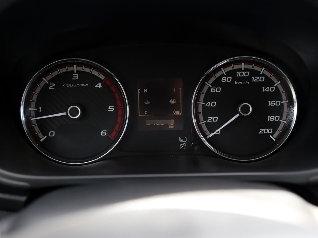 Mitsubishi L200 Katana 2.4 4x4 Mt año 2023