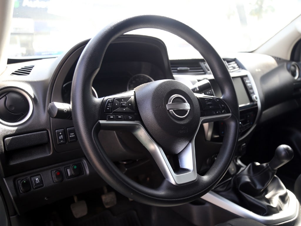 Nissan Navara 2.3 Xe Mt 4x4 año 2024