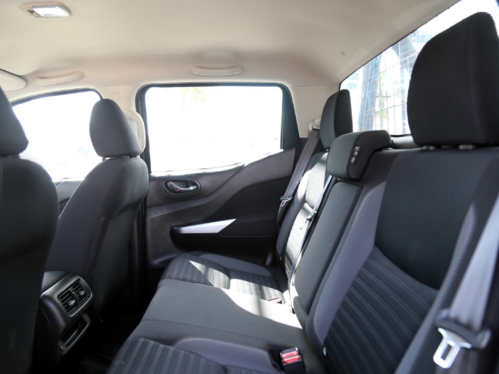 Nissan Navara 2.3 Xe Mt 4x4 año 2024