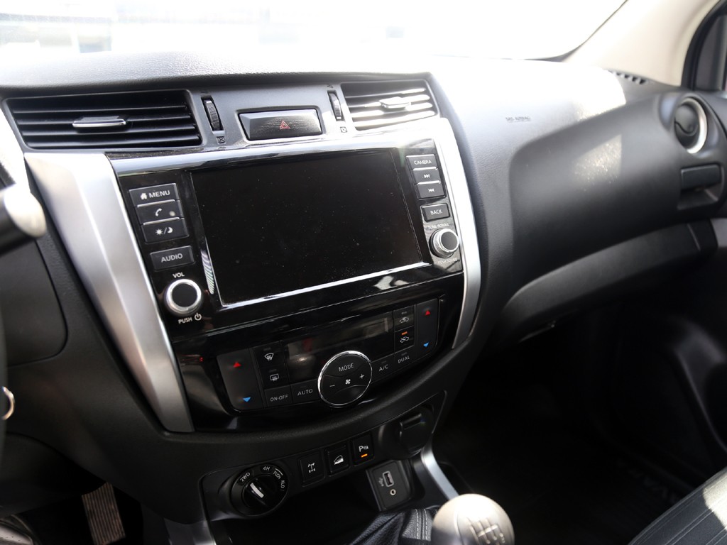 Nissan Navara 2.3 Xe Mt 4x4 año 2024