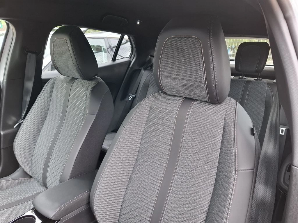 Peugeot 2008 1.2 Hybrid Allure Aut año 2026