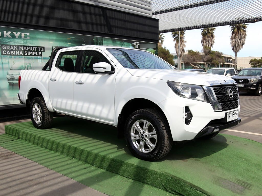 Nissan Navara 2.3 Xe Mt 4x4 año 2024