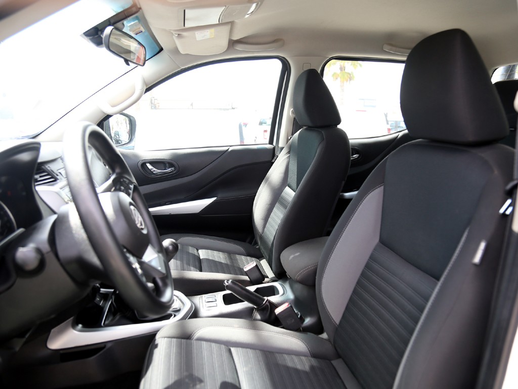 Nissan Navara 2.3 Xe Mt 4x4 año 2024