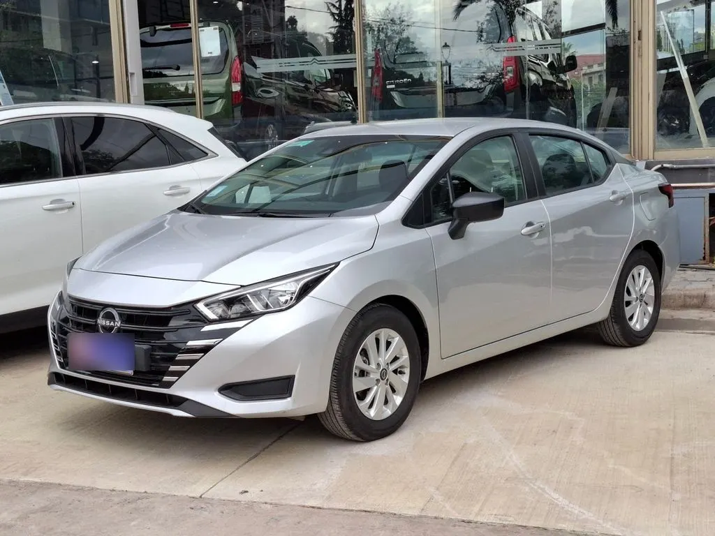 Nissan Versa Sense 1.6 año 2024