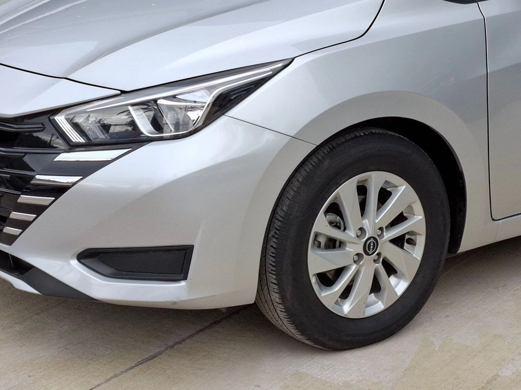 Nissan Versa Sense 1.6 año 2024
