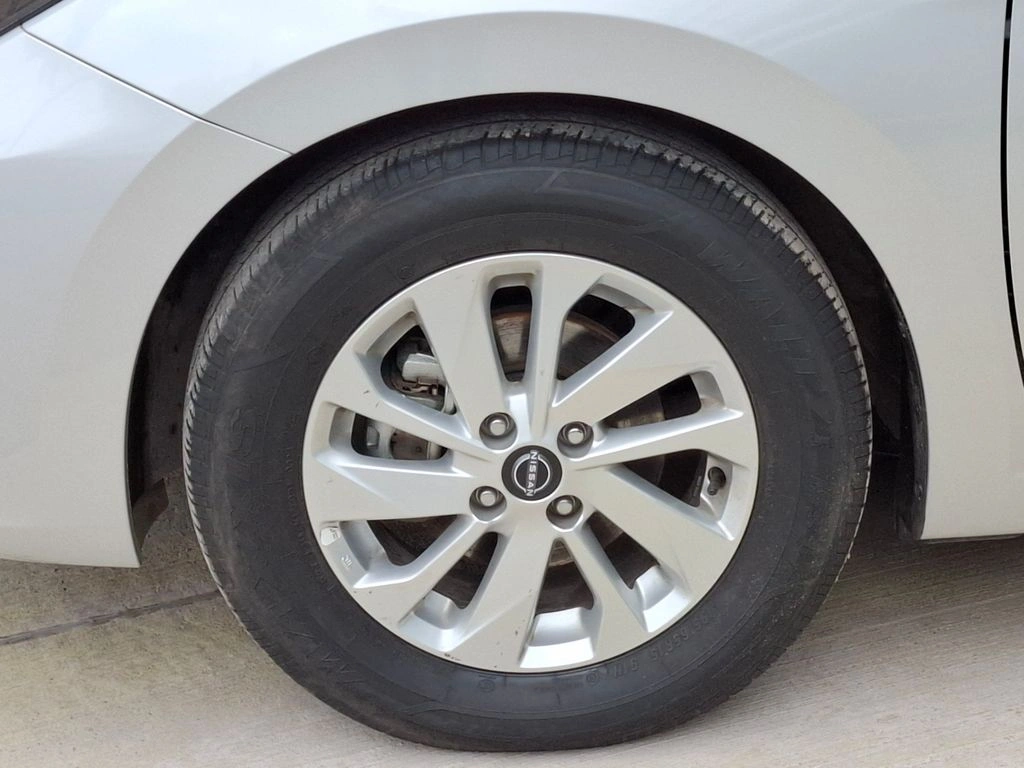 Nissan Versa Sense 1.6 año 2024