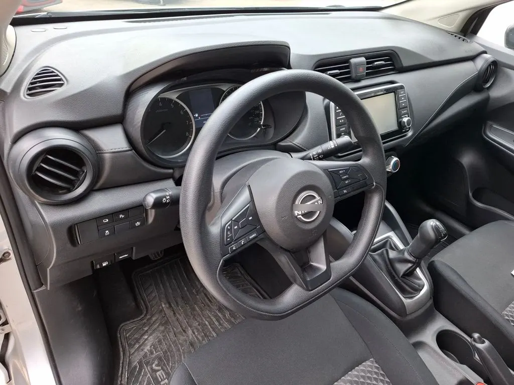 Nissan Versa Sense 1.6 año 2024