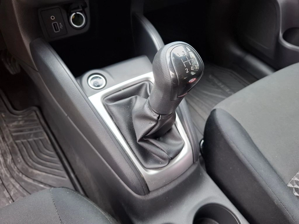 Nissan Versa Sense 1.6 año 2024