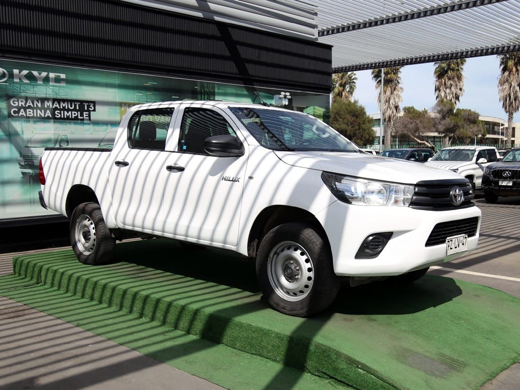Toyota Hilux 2.4 Dx 4x2 Mt año 2021