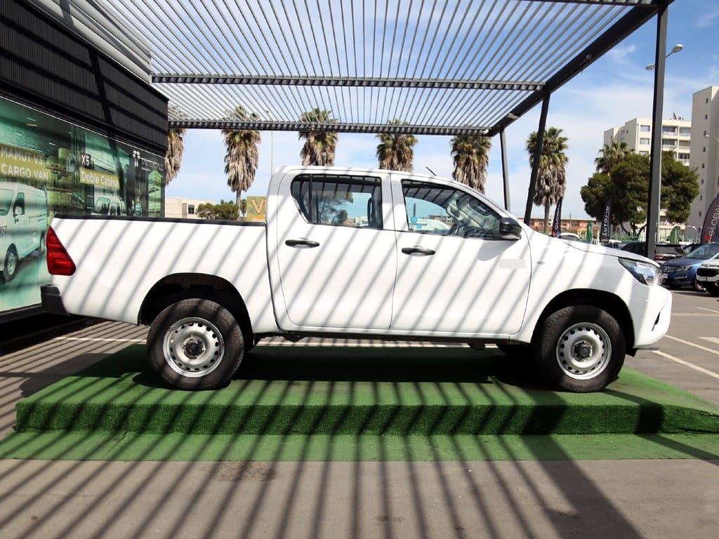 Toyota Hilux 2.4 Dx 4x2 Mt año 2021