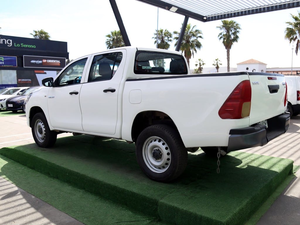 Toyota Hilux 2.4 Dx 4x2 Mt año 2021