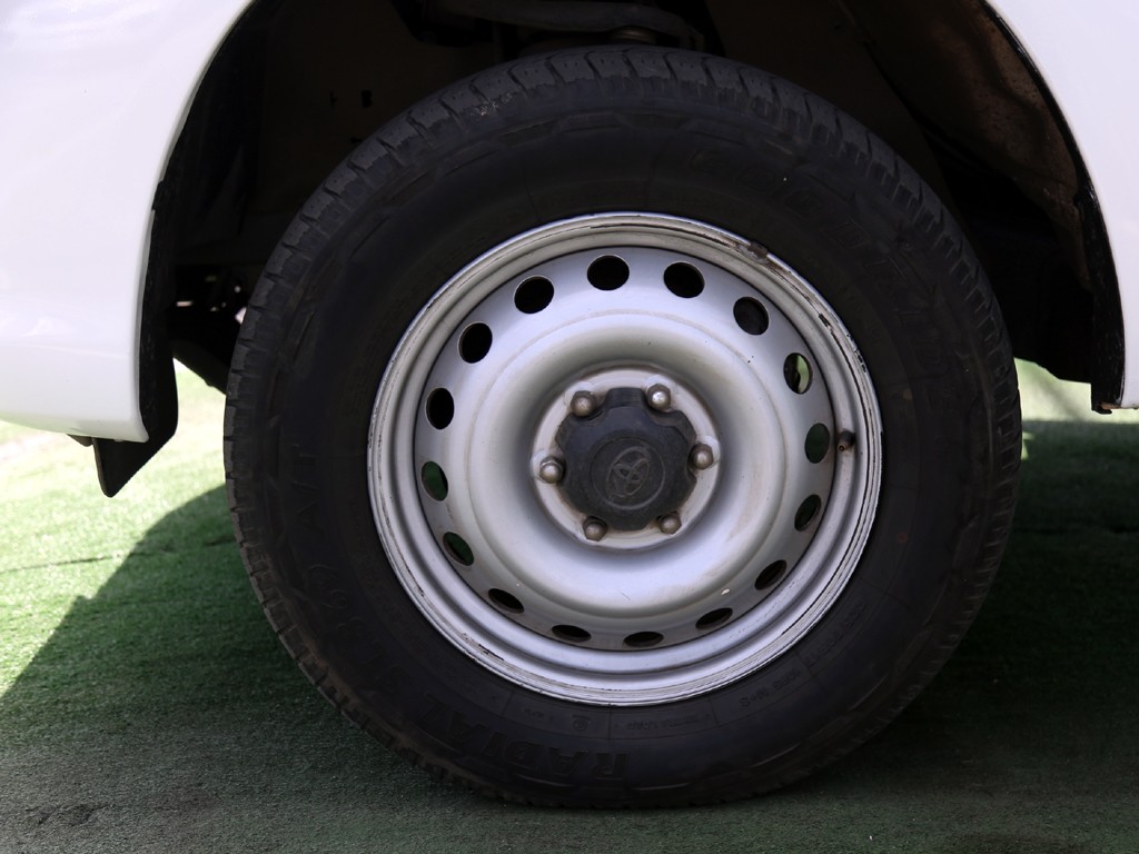 Toyota Hilux 2.4 Dx 4x2 Mt año 2021
