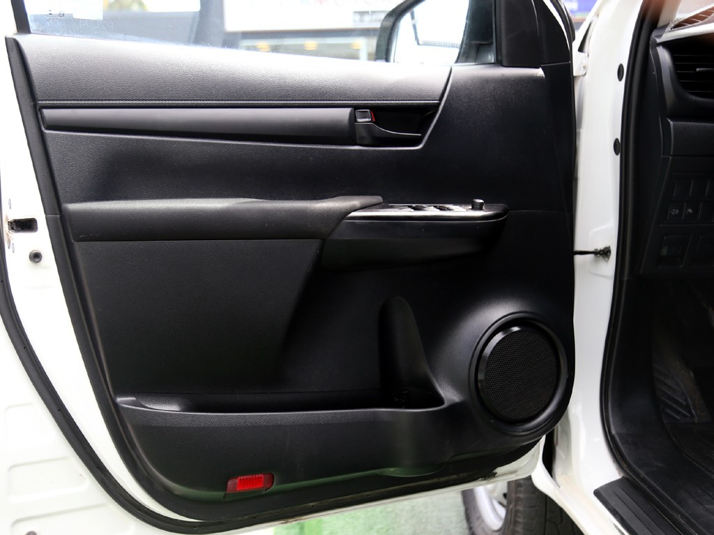 Toyota Hilux 2.4 Dx 4x2 Mt año 2021