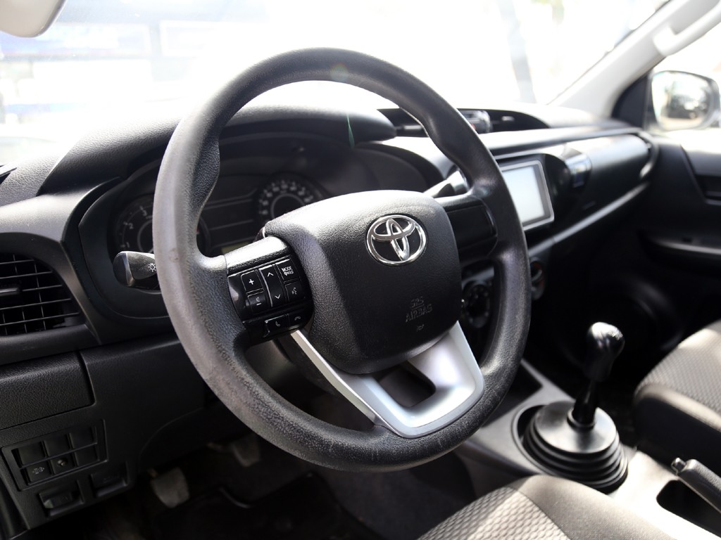 Toyota Hilux 2.4 Dx 4x2 Mt año 2021
