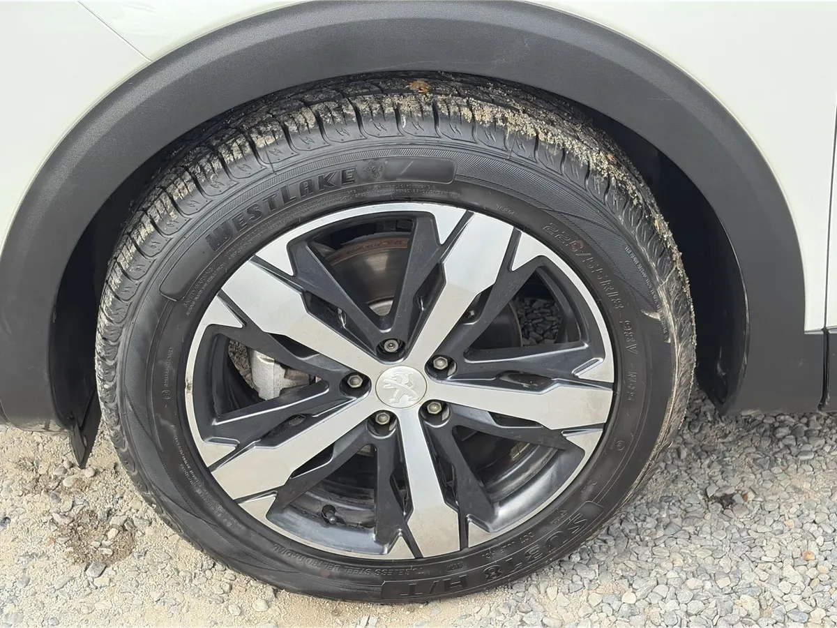 Peugeot 3008 1.5 Allure Pack Bluehdi 130 4x2 Eat8 5p año 2024