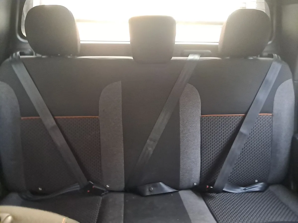 Renault Oroch 1.3 Intens Outsider Dob. Cab. 4x2 At 4p año 2023