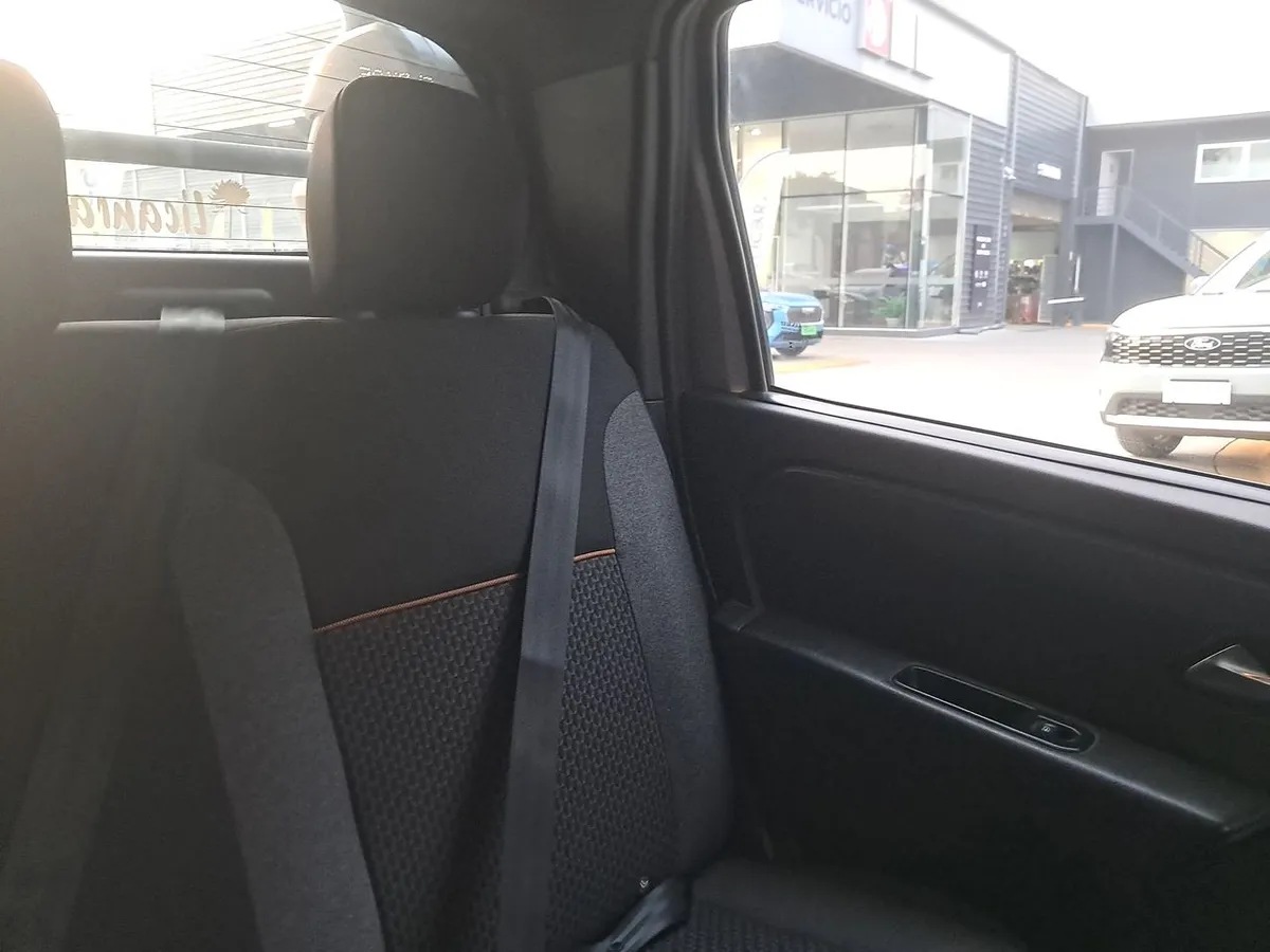 Renault Oroch 1.3 Intens Outsider Dob. Cab. 4x2 At 4p año 2023