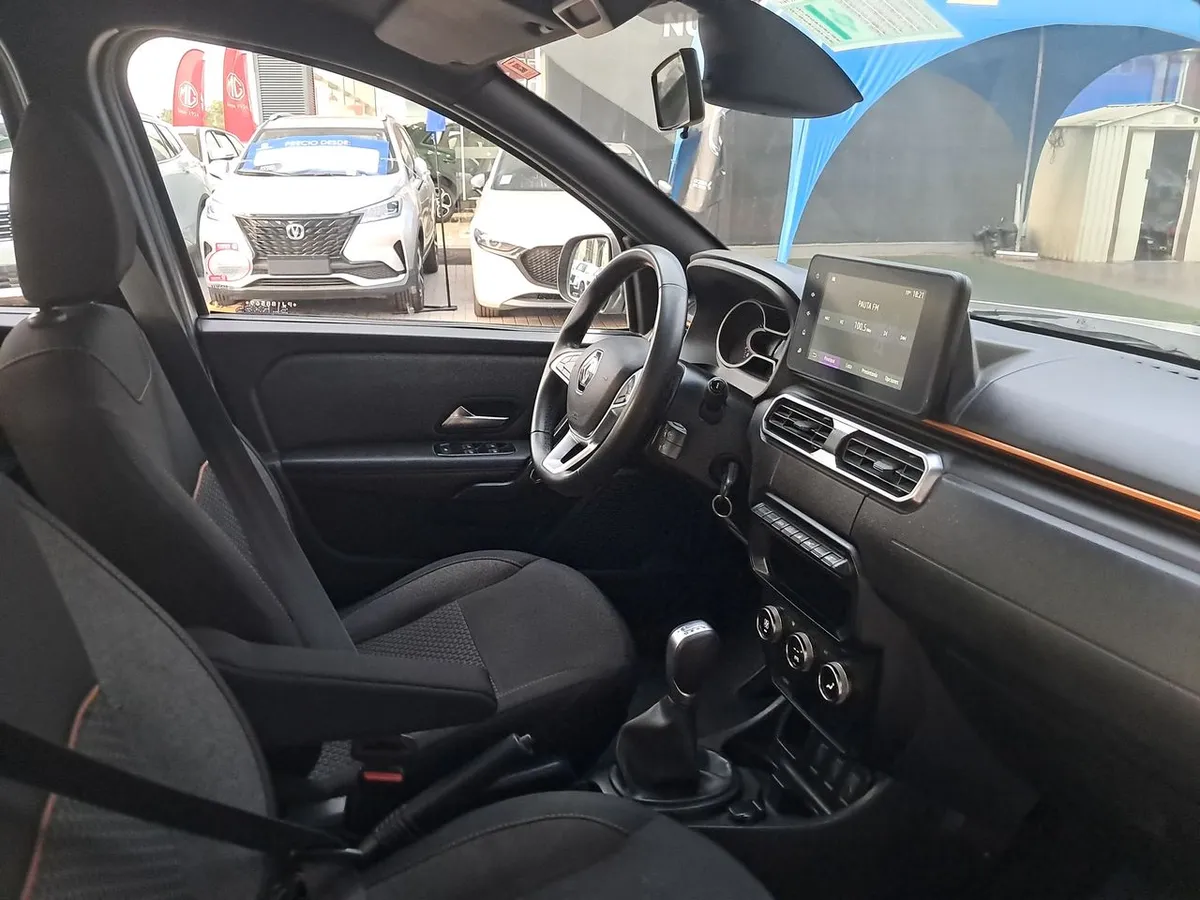 Renault Oroch 1.3 Intens Outsider Dob. Cab. 4x2 At 4p año 2023
