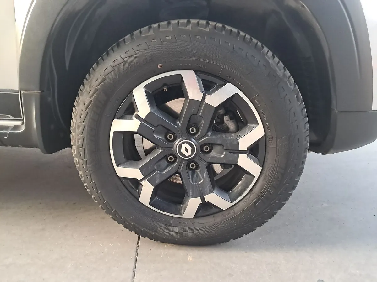 Renault Oroch 1.3 Intens Outsider Dob. Cab. 4x2 At 4p año 2023