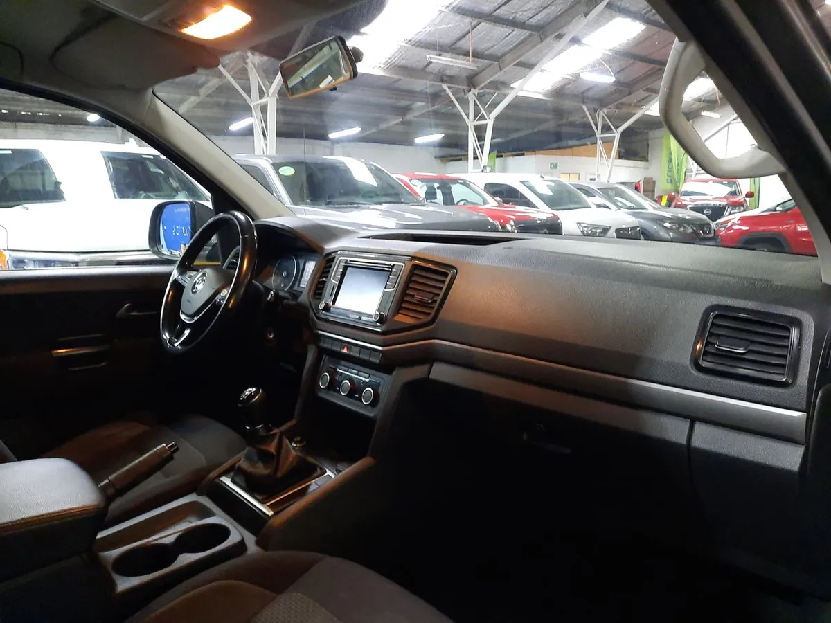 Volkswagen Amarok 2.0 Comfortline Diesel Dob. Cab. 4x2 Mt 4p año 2020