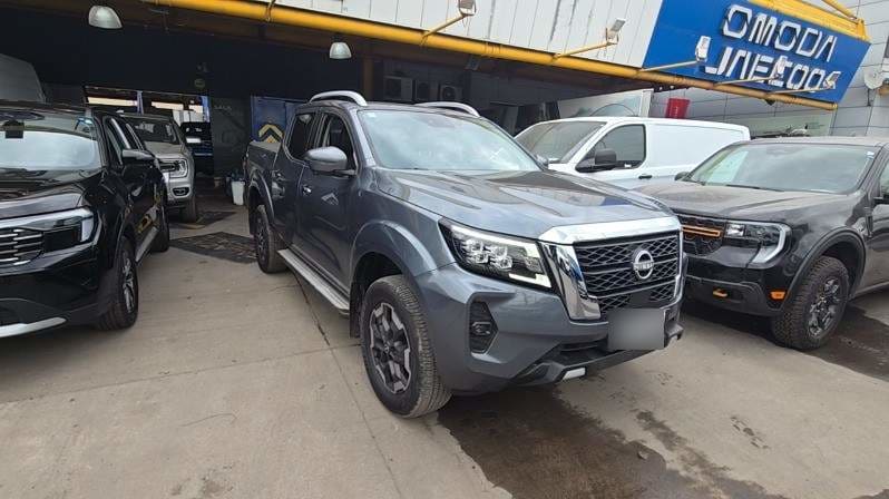 Nissan Navara 2.3d Platinum Diesel 4x4 Dob.cab. Mt 4p año 2023