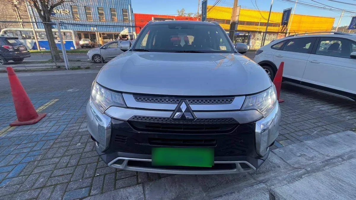 Mitsubishi Outlander 2.4 Glx 4x4 At 5p año 2021
