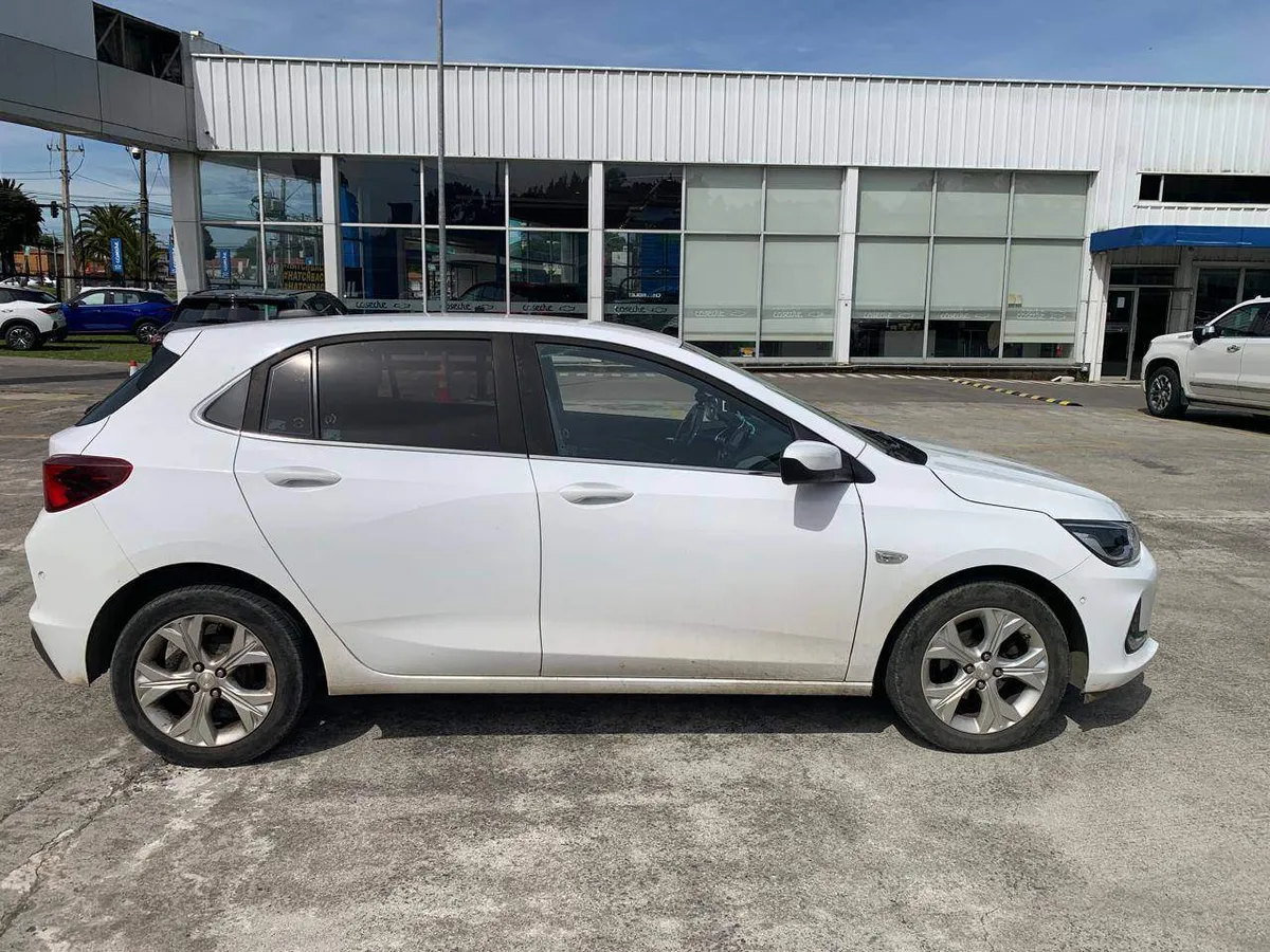 Chevrolet Onix 1.0t Premier 4x2 At 5p año 2022