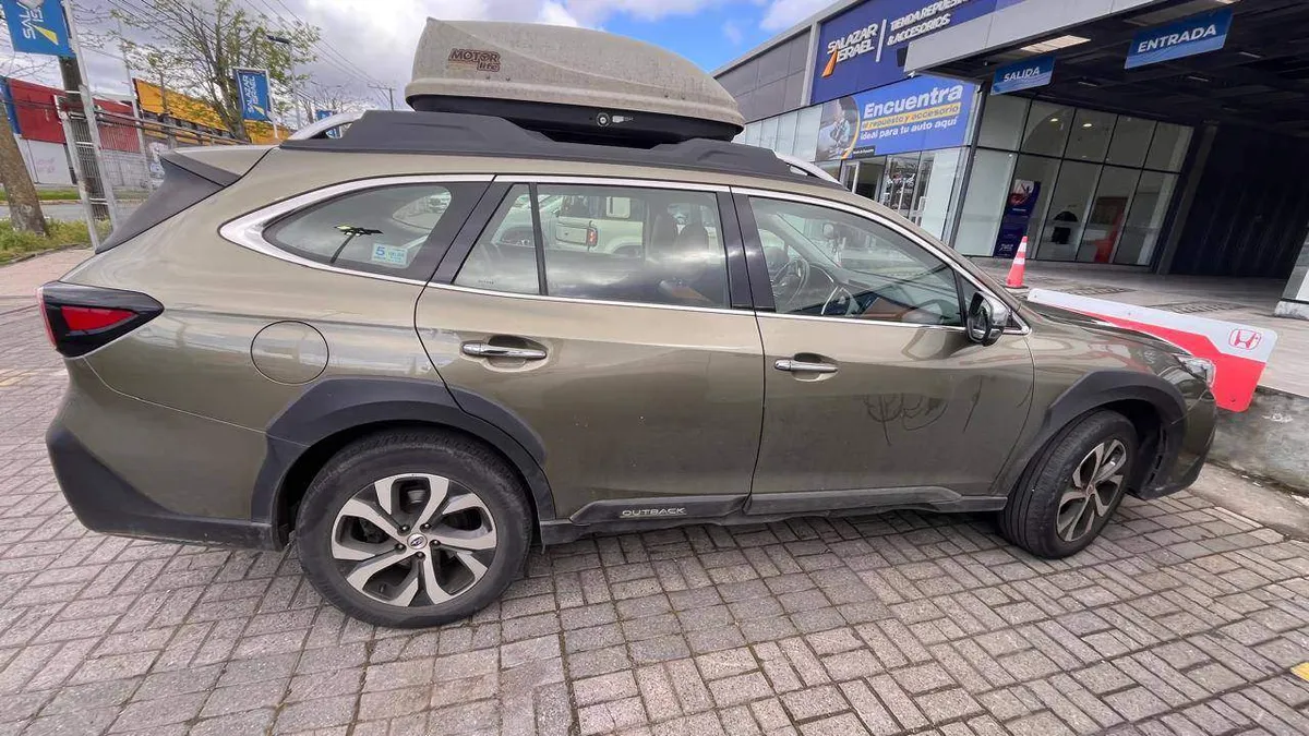 Subaru Outback 2.5i Touring Awd Cvt At 5p año 2022