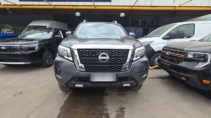 Nissan Navara 2.3d Platinum Diesel 4x4 Dob.cab. Mt 4p año 2023