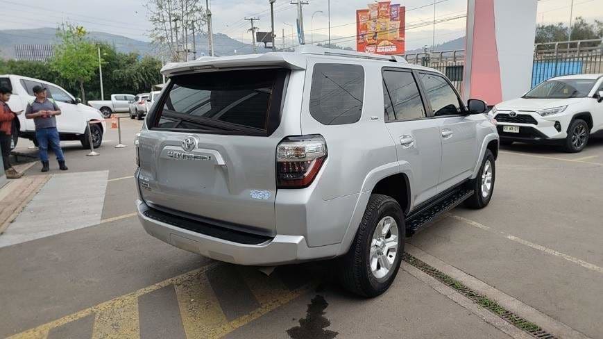Toyota 4runner 4.0 Sr5 Connected Euro V 4x4 At 5p año 2023