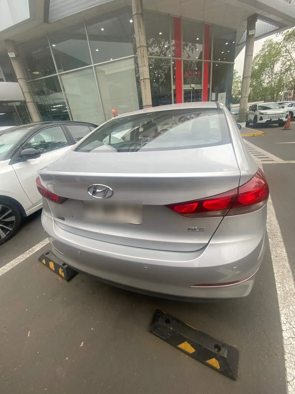 Hyundai Elantra 2.0 Gls 4x2 Ad At 4p año 2016