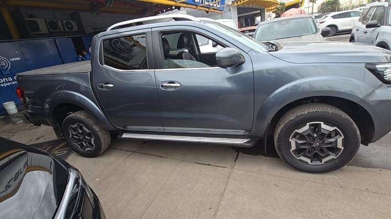 Nissan Navara 2.3d Platinum Diesel 4x4 Dob.cab. Mt 4p año 2023