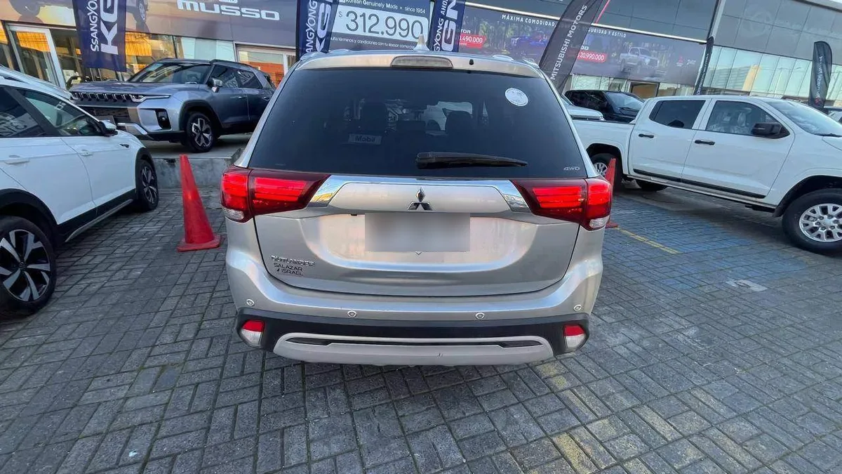 Mitsubishi Outlander 2.4 Glx 4x4 At 5p año 2021