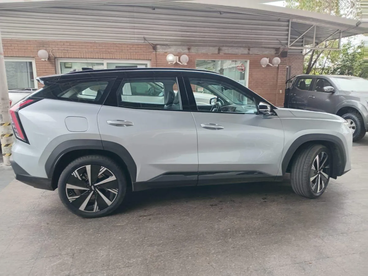 Geely New Okavango 2.0 Signature 2wd At 5p año 2026