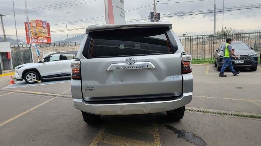 Toyota 4runner 4.0 Sr5 Connected Euro V 4x4 At 5p año 2023