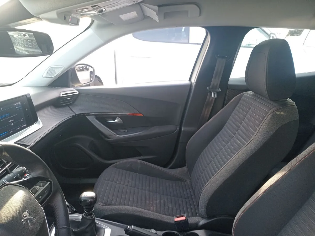 Peugeot 2008 1.2 Active Pack Puretech 130 4x2 Mt 5p año 2024
