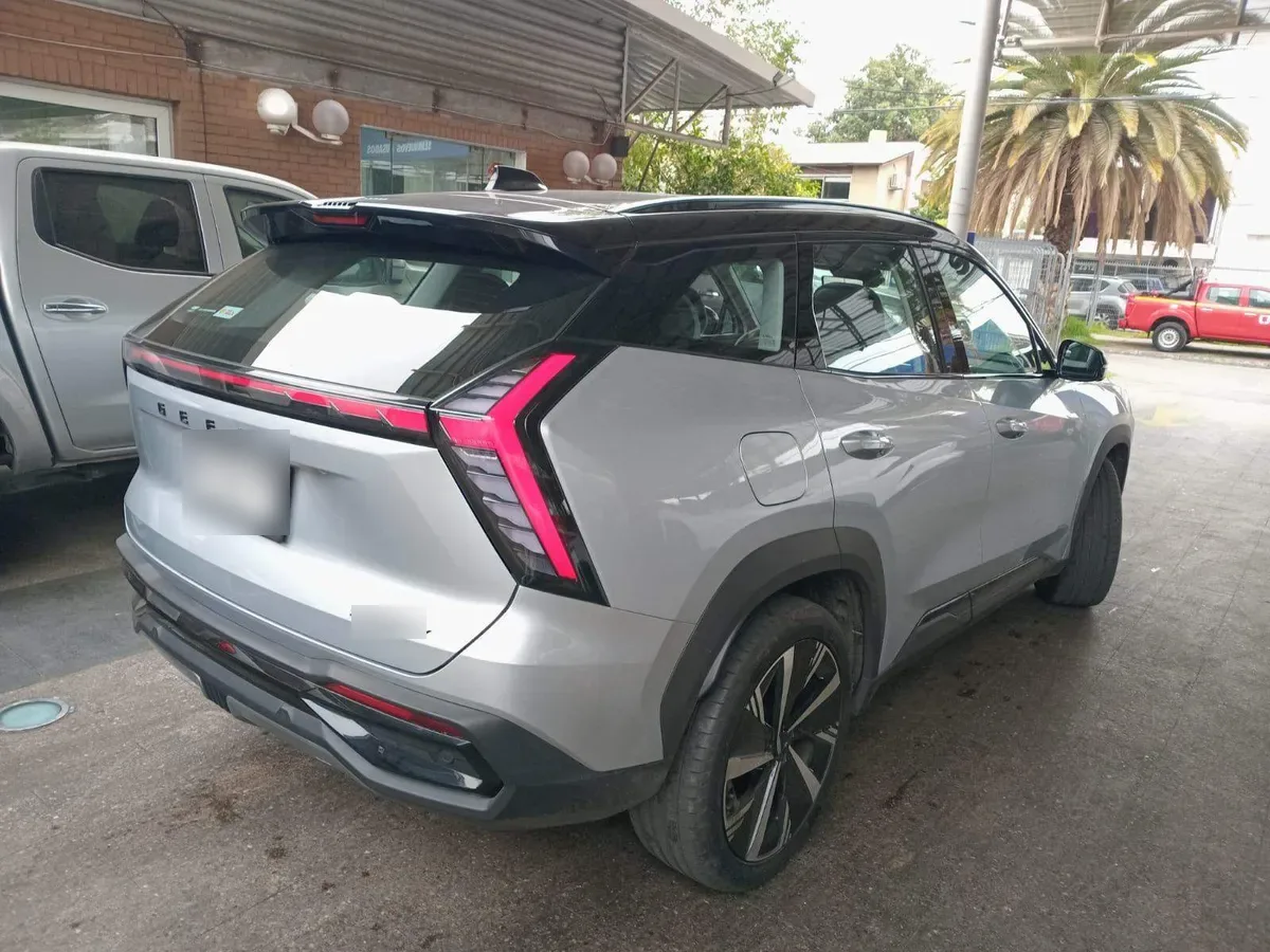 Geely New Okavango 2.0 Signature 2wd At 5p año 2026