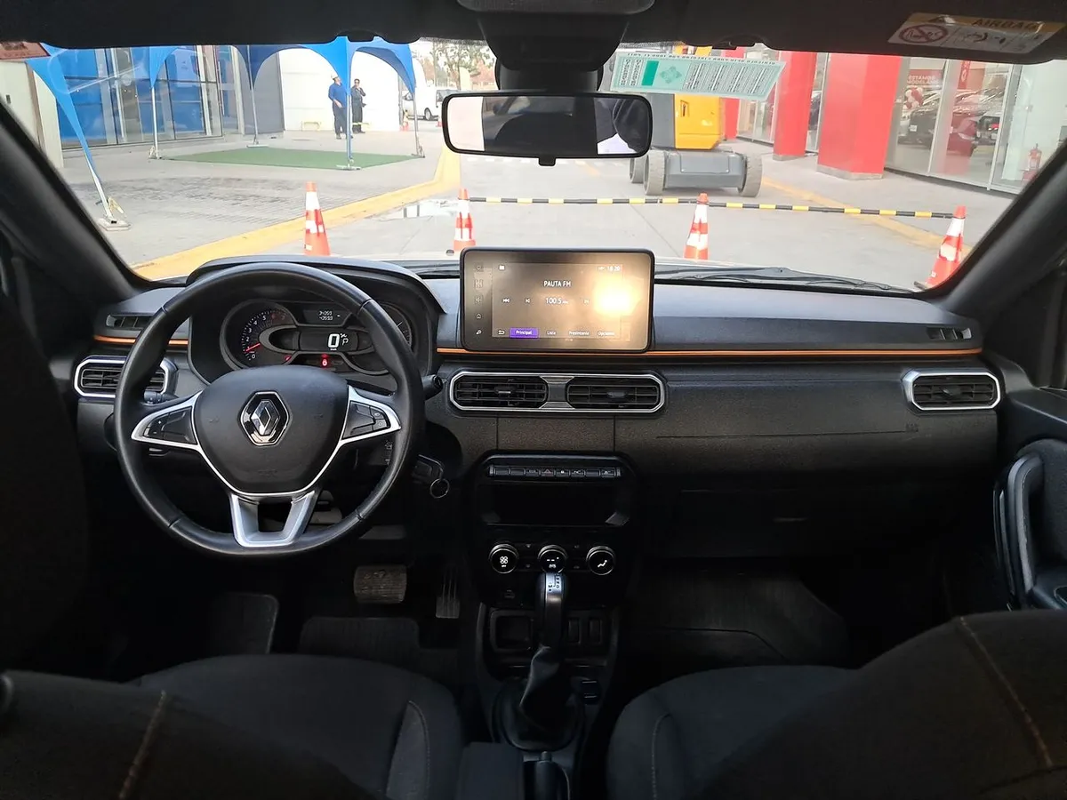 Renault Oroch 1.3 Intens Outsider Dob. Cab. 4x2 At 4p año 2023