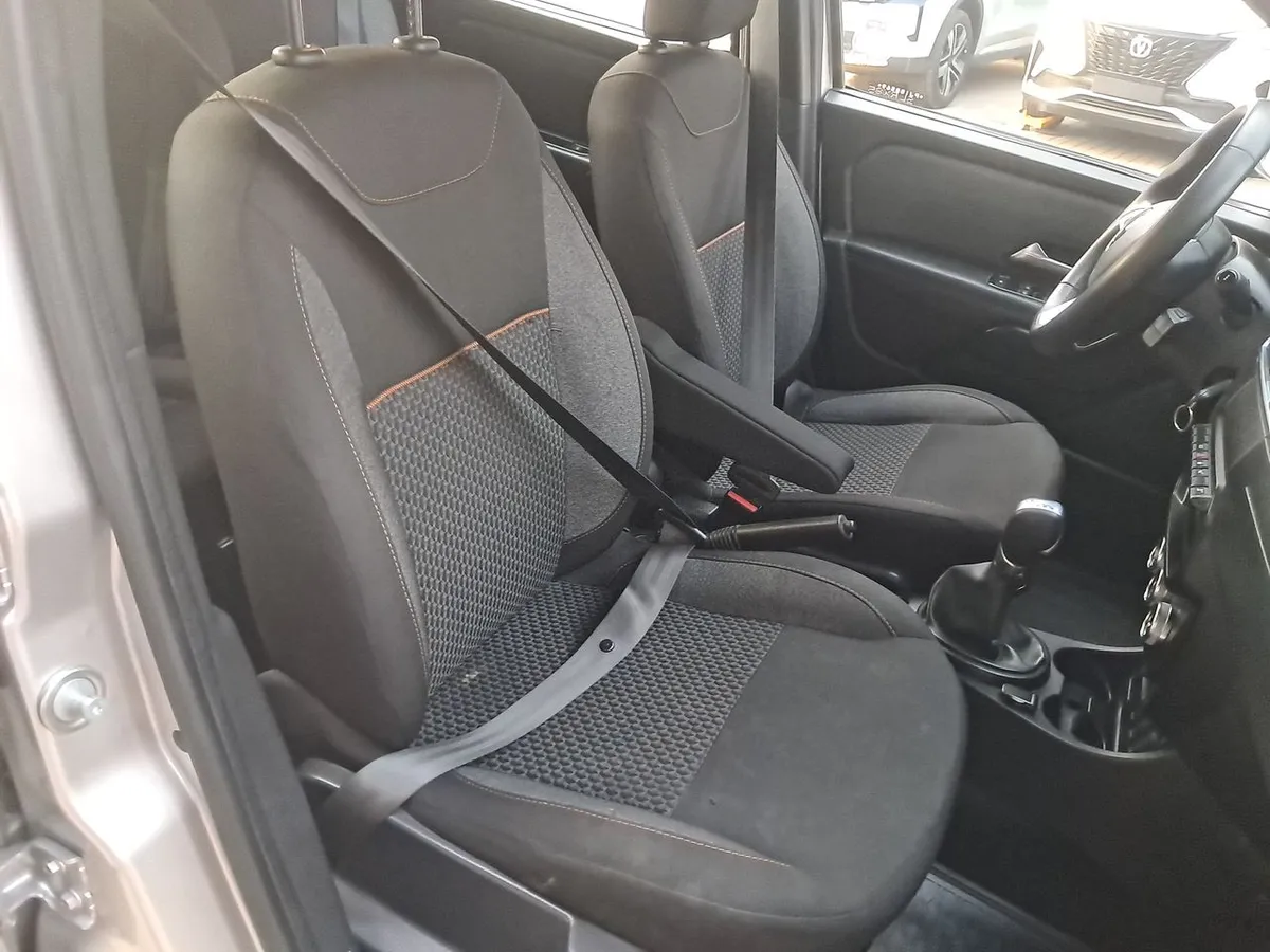 Renault Oroch 1.3 Intens Outsider Dob. Cab. 4x2 At 4p año 2023