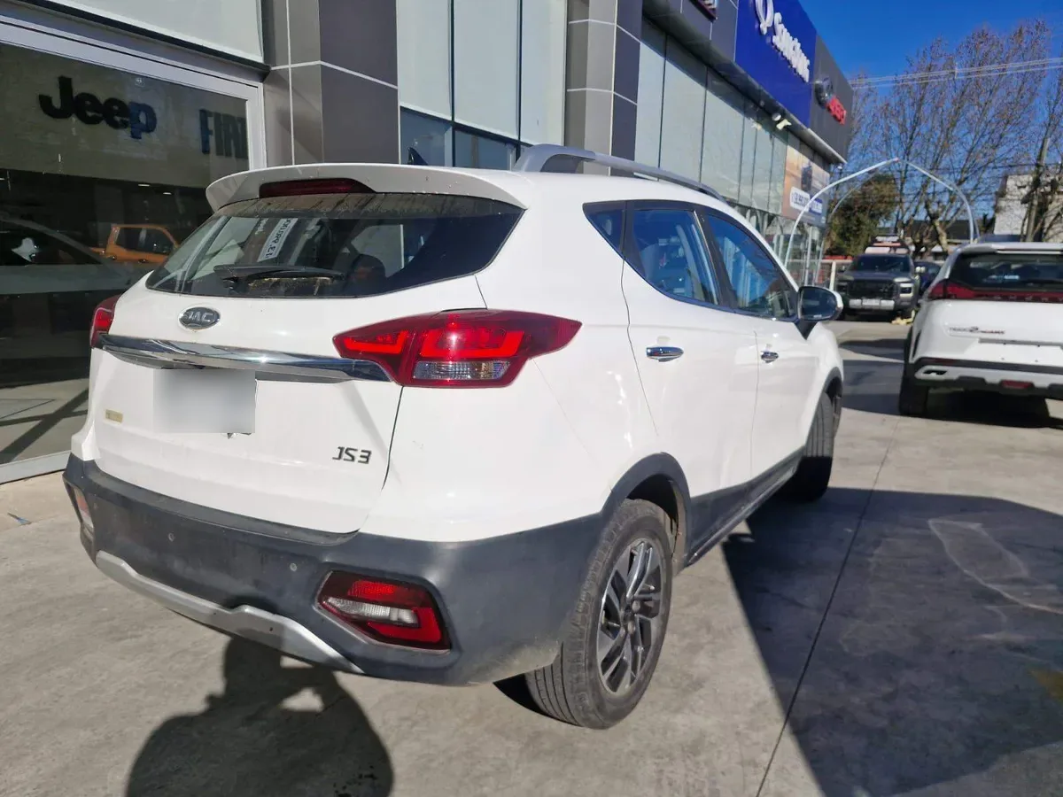 JAC Js3 1.6 Advance 4x2 Cvt At 5p año 2021