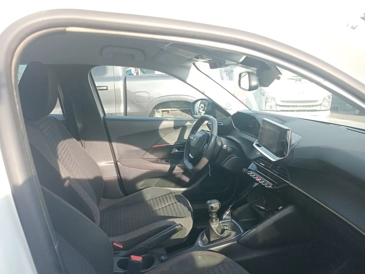 Peugeot 2008 1.2 Active Pack Puretech 130 4x2 Mt 5p año 2024