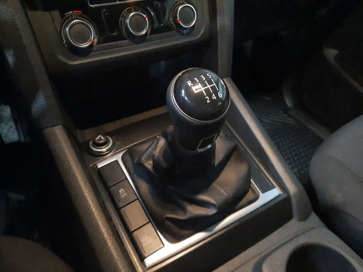 Volkswagen Amarok 2.0 Comfortline Diesel Dob. Cab. 4x2 Mt 4p año 2020