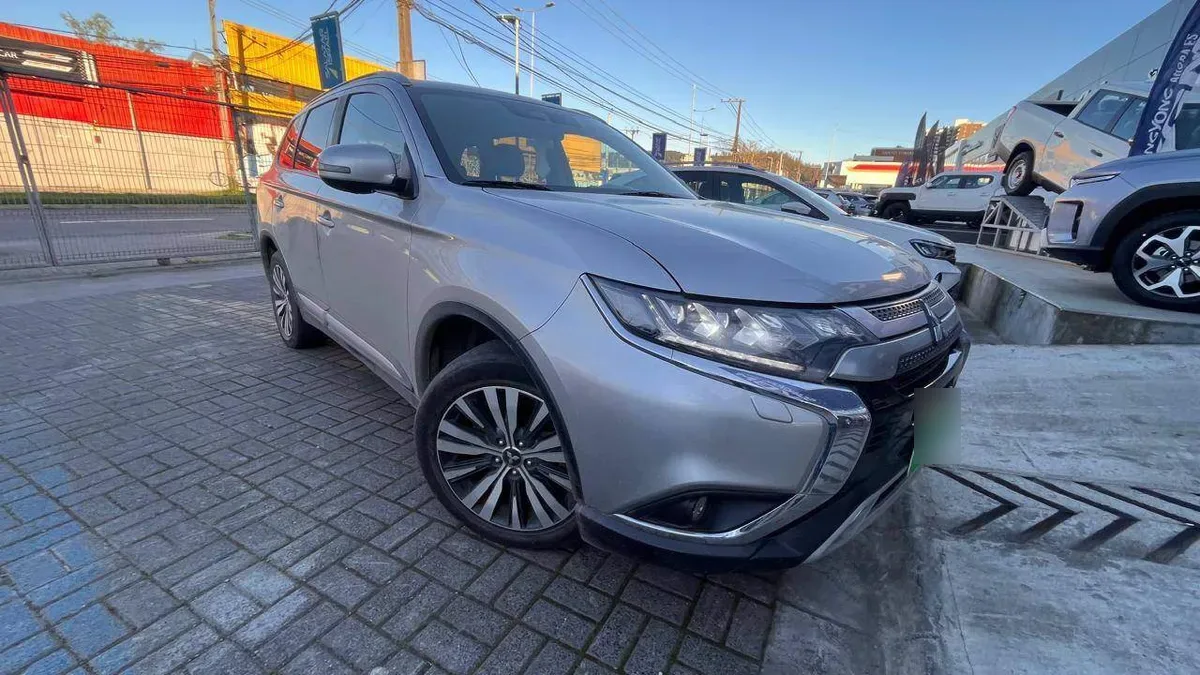 Mitsubishi Outlander 2.4 Glx 4x4 At 5p año 2021