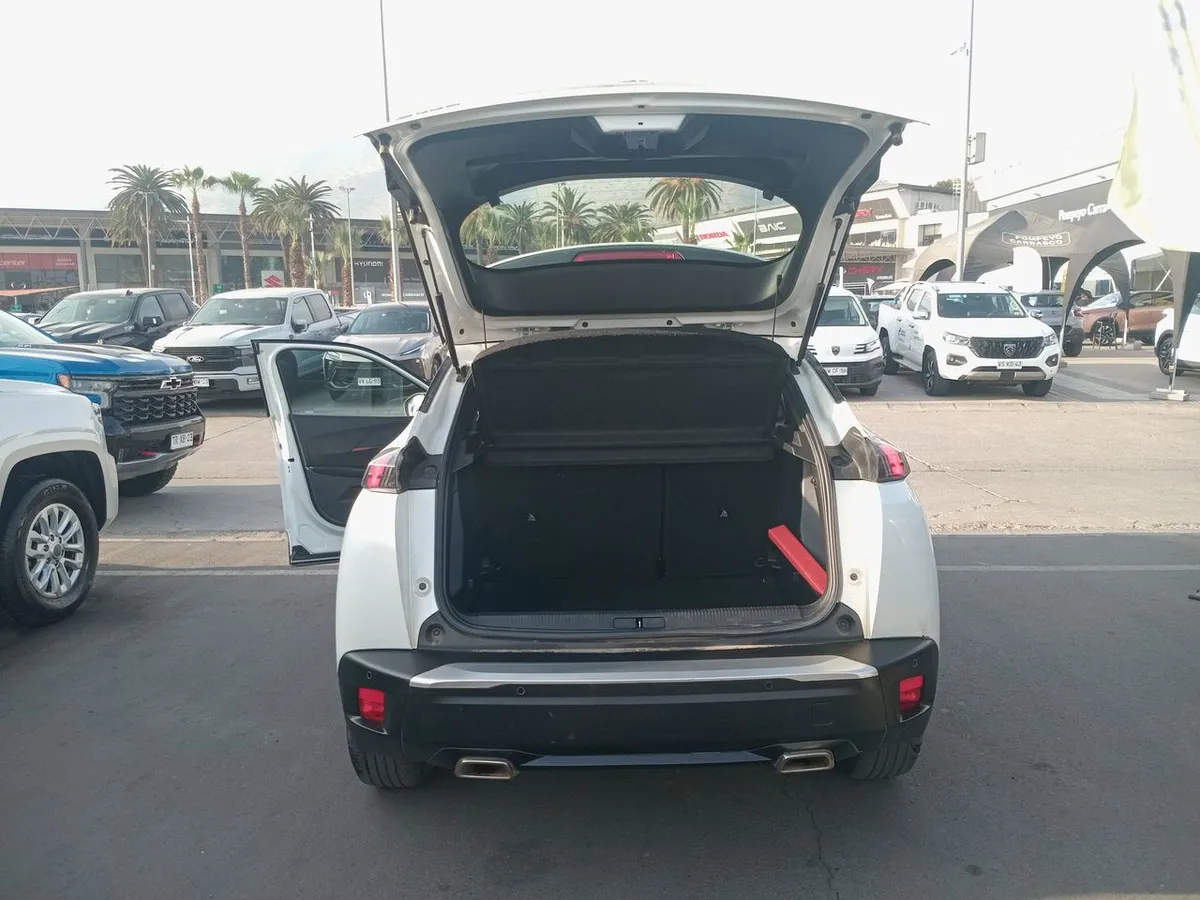 Peugeot 2008 1.2 Active Pack Puretech 130 4x2 Mt 5p año 2024