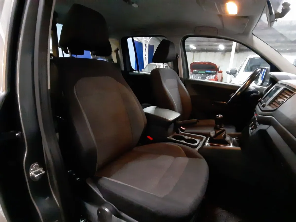 Volkswagen Amarok 2.0 Comfortline Diesel Dob. Cab. 4x2 Mt 4p año 2020
