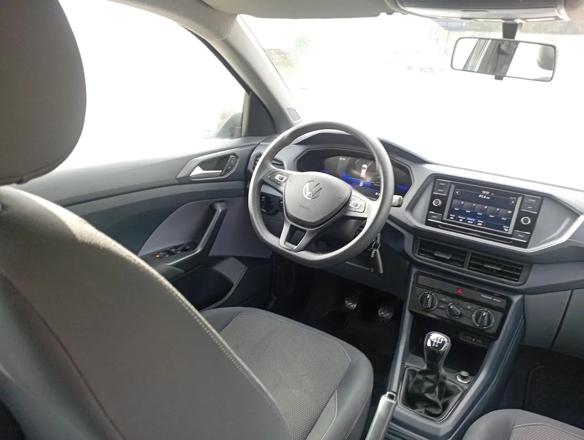 Volkswagen T-Cross 1.0 Tsi Trendline 4x2 5mt 5p año 2024