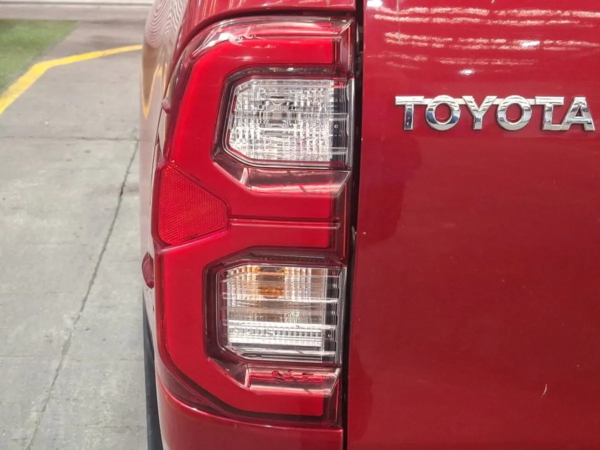 Toyota Hilux 2.8 Srv Diesel 4x4 Dob. Cab. At 4p año 2024